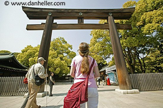 looking-up-torii-gate-3.jpg