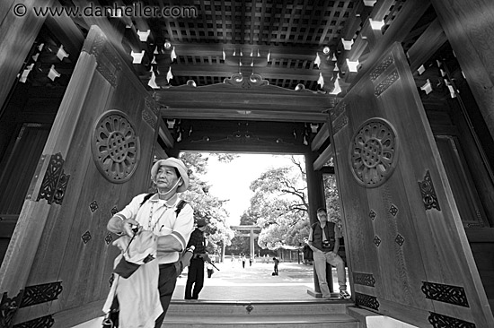 shrine-entry-doors-8-bw.jpg