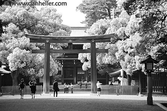 torii-gate-7-bw.jpg