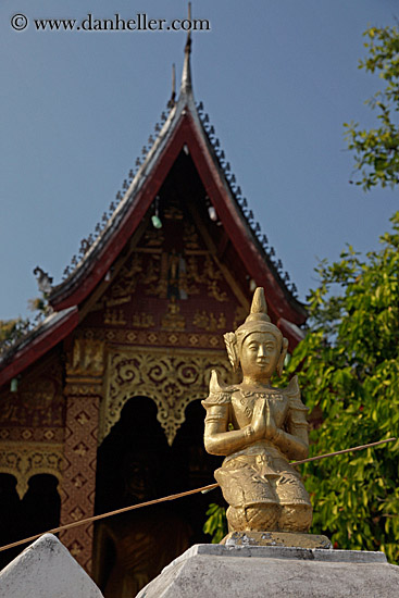 gold-praying-apsara-2.jpg
