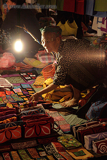 old-woman-selling-crafts-01.jpg