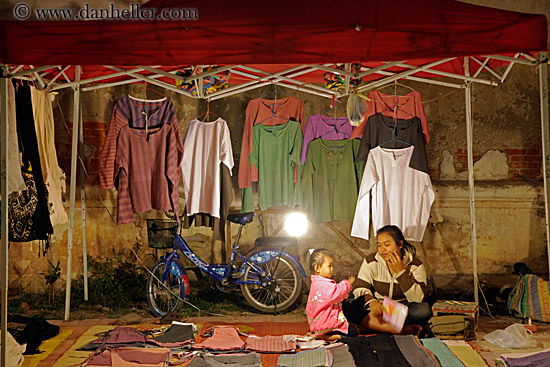 woman-n-daughter-n-bike-w-shirts.jpg