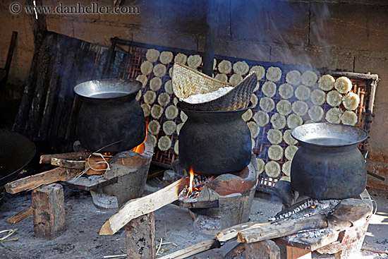 pots-cooking-sticky-rice.jpg