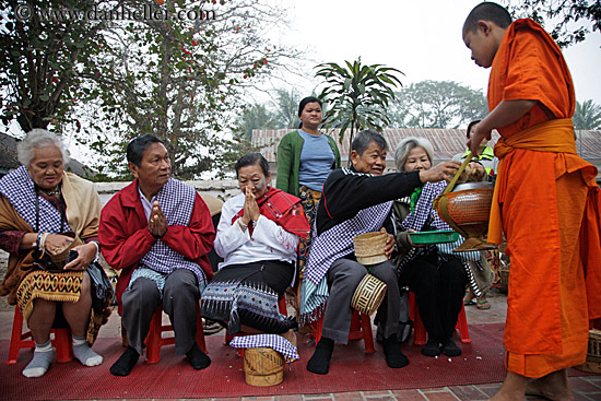 giving-alms-to-monk.jpg