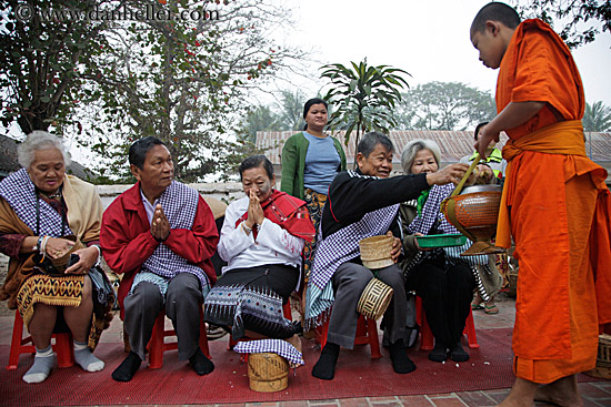 giving-alms-to-monk.jpg