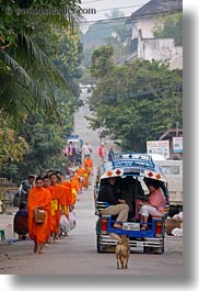 images/Asia/Laos/LuangPrabang/People/Monks/Procession/Walking/monk-procession-06.jpg