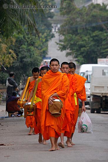 monk-procession-07.jpg