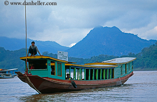 boats-on-nam_khan-river-02.jpg