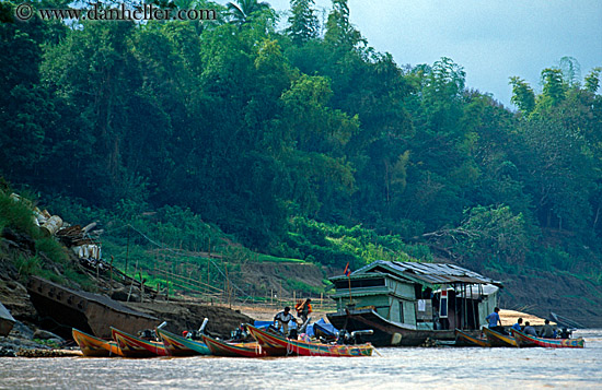 boats-on-nam_khan-river-03.jpg