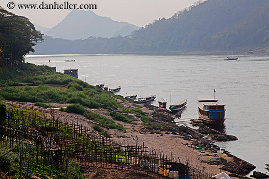 boats-on-nam_khan-river-04.jpg