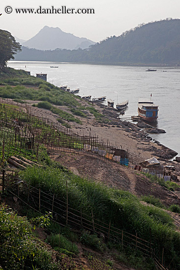 boats-on-nam_khan-river-05.jpg