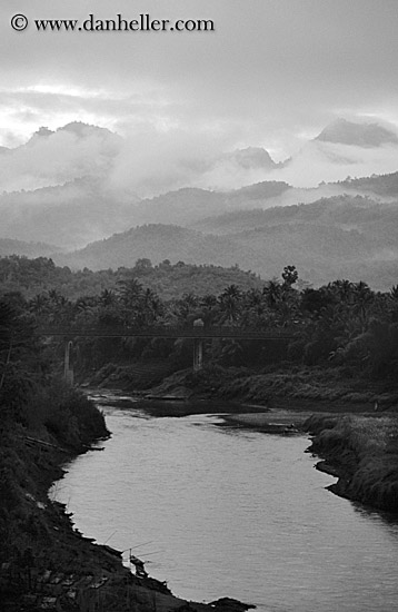 dawn-fog-n-nam_khan-river-03-bw.jpg