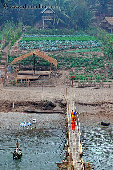 monks-crossing-bamboo-bridge-5.jpg