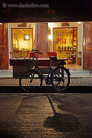 bike-in-front-of-store-at-nite-2.jpg