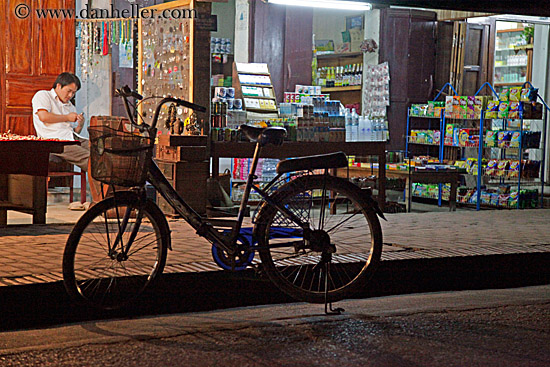 bike-in-front-of-store-at-nite-4.jpg