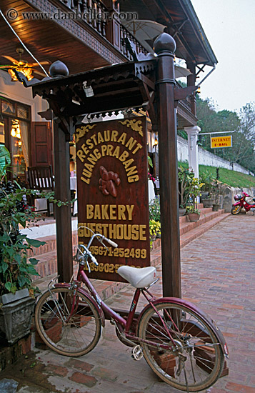 bike-parked-by-bakery-sign.jpg
