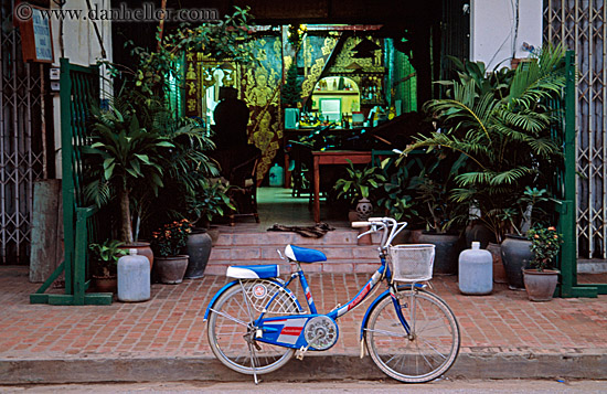 blue-bike-w-basket.jpg