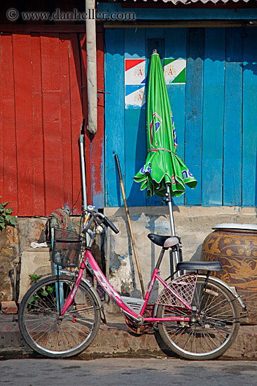 pink-bike-by-green-umbrella-1.jpg