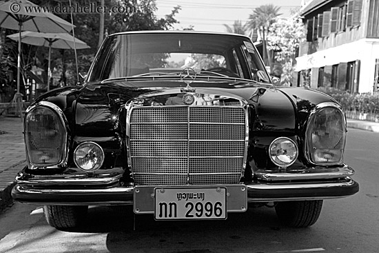 black-mercedes-benz-5-bw.jpg