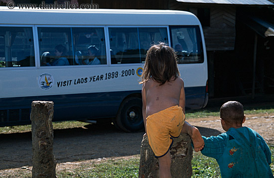 kids-watching-tourist-van.jpg