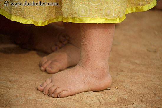 dirty-toddler-feet-3.jpg