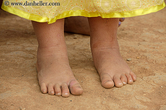 dirty-toddler-feet-4.jpg