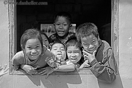 kids-playing-at-window-2-bw.jpg