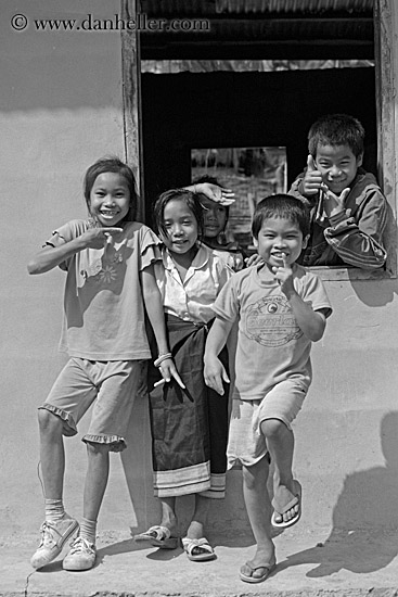 kids-playing-at-window-6-bw.jpg