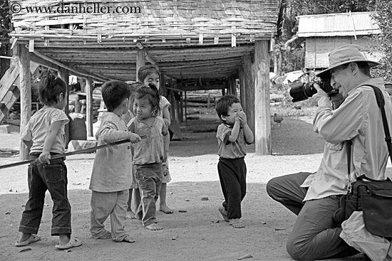 man-photographing-toddlers-3-bw.jpg