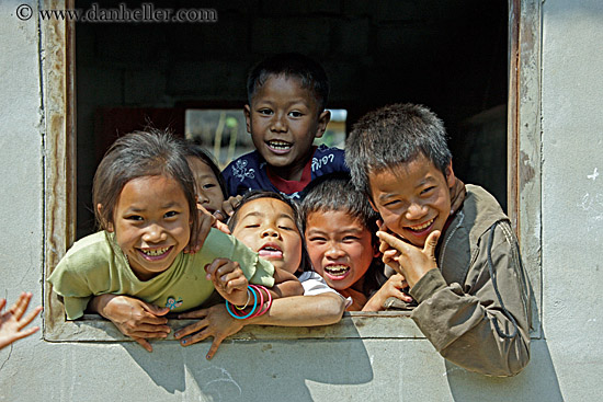 kids-playing-at-window-2.jpg