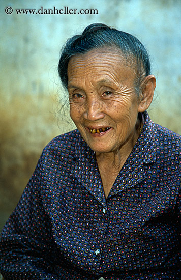 smiling-old-woman-2.jpg