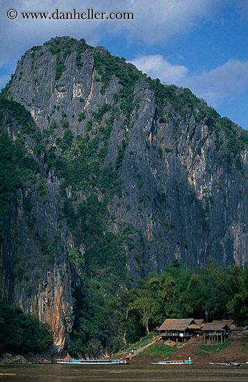 thatched-roof-hut-n-mtns-2.jpg