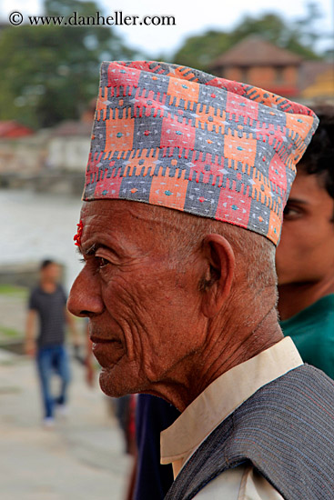 newari-man-in-hat-01.jpg