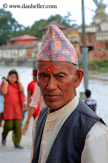 newari-man-in-hat-03.jpg