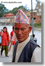 images/Asia/Nepal/Kathmandu/Pashupatinath/Men/newari-man-in-hat-03.jpg