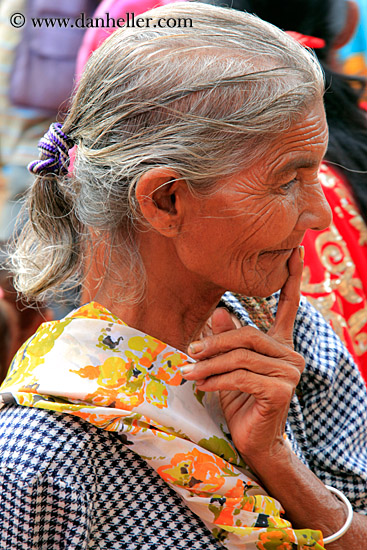 old-woman-01.jpg