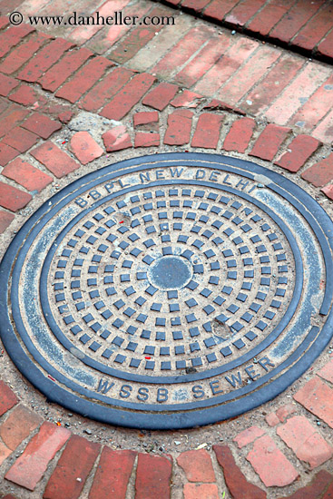 new_delhi-manhole-cover.jpg