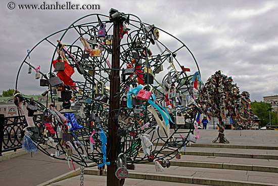 modern-art-lock-sculpture-1.jpg