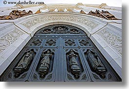 images/Asia/Russia/Moscow/Buildings/Churches/CathedralOfChrist/church-n-wall-statues-1.jpg