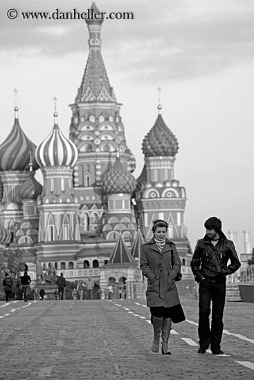 couple-walking-near-st_basil-cathedral.jpg