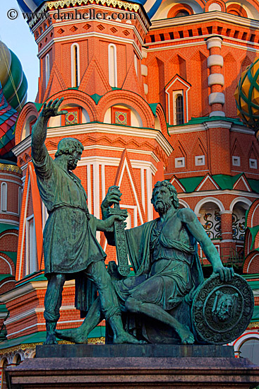 dmitry-pozharsky-n-kuzma-minin-statue-1.jpg