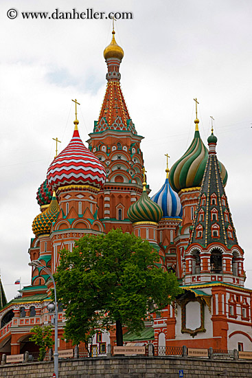 st_basil-cathedral-n-tree.jpg