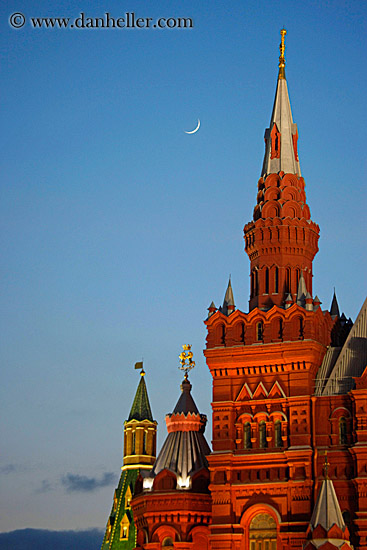 tower-n-crescent-moon-4.jpg