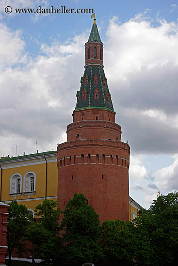 corner-arsenal-tower-n-cloudy-sky.jpg