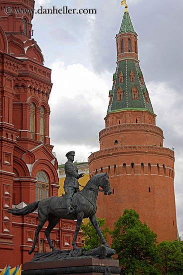 horse-statue-n-corner-arsenal-tower.jpg