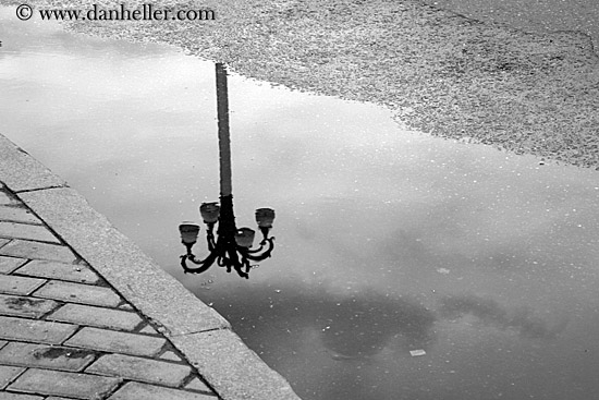 lamp_post-reflection-bw.jpg