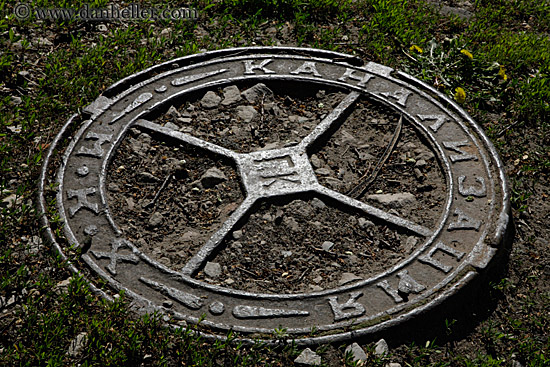 old-moscow-manhole-cover-1.jpg