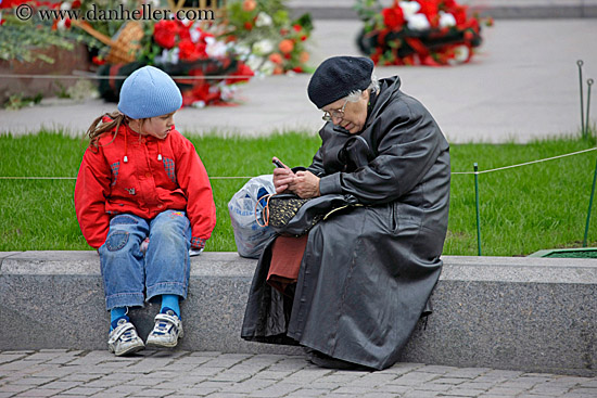 girl-n-old-woman-on-cell_phone.jpg