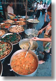 images/Asia/Thailand/Bangkok/Misc/women-cooking-food-in-street-01.jpg