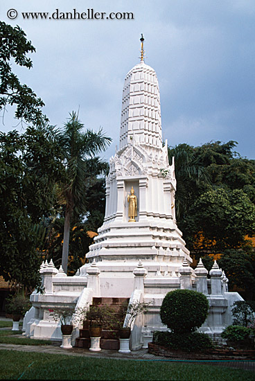narathip-center-temple.jpg